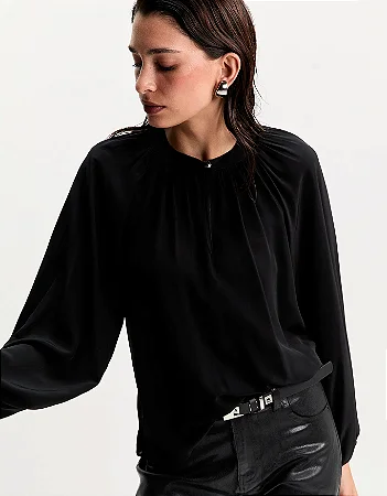 BLUSA AMPLA GOLA ALTA PRETA