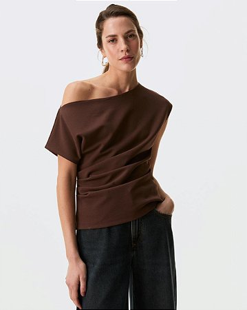 BLUSA ASSIMETRICA CAFÉ