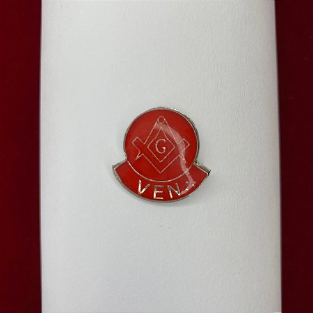 Pin Venerável Vermelho (Dourado/Prateado)