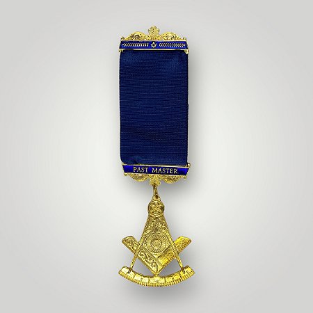 Pin Past Master Azul e Dourado