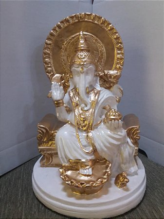 Estatua Ganesha em seu trono