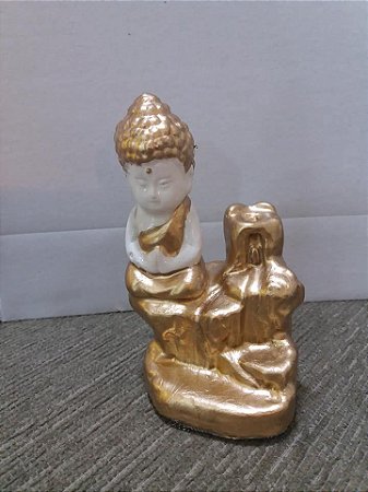 Estatua Buda se concentrando