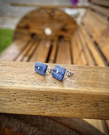 Brinco Sutil Cianita Azul