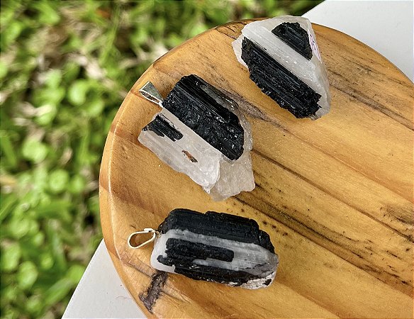 Pingente Turmalina Negra na Base de Quartzo