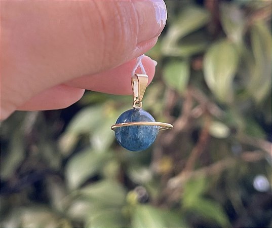 Pingente Saturno Apatita Azul - Dourado