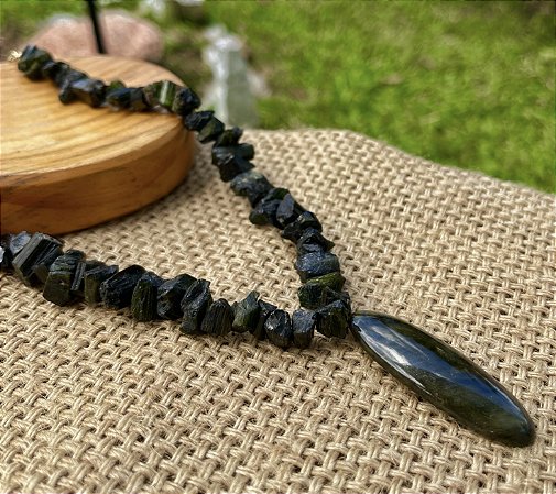 Colar Turmalina Verde com Labradorita - Dourado