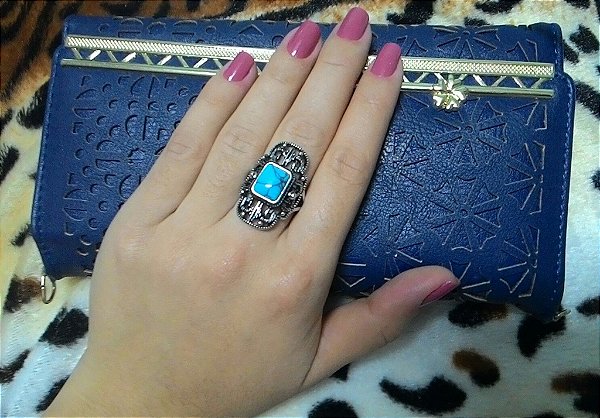 Anel prata envelhecida, com pedra estilo azul howlita turquesa brasileira.