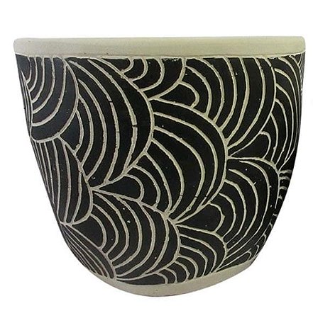 CACHEPOT DE CIMENTO BRANCO E PRETO ETNICO COM LISTRAS - P