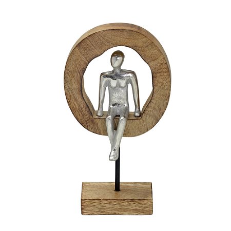 ESCULTURA HOMEM NO CIRCULO EM ALUMINIO PRATA/MADEIRA - 27CM