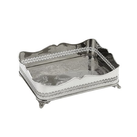 BANDEJA DECORATIVA RETANGULAR EM METAL NA COR PRATA 33x10cm