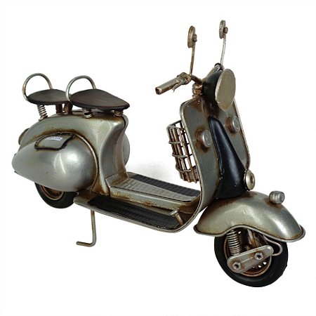MINIATURA DE VESPA EM METAL PRATEADA