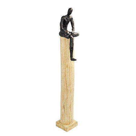 ESCULTURA PESSOA SENTADA EM MADEIRA E RESINA PRETO G 76 CM