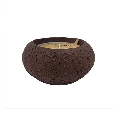 CACHEPOT COM VELA AROMATIZADA COM TEXTURAS EM CIMENTO MARROM
