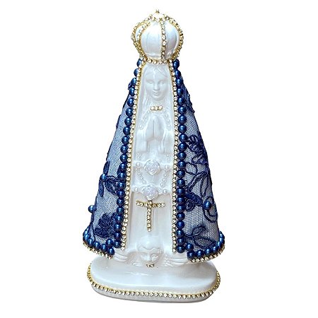 ESCULTURA NOSSA SENHORA APARECIDA COM RENDA AZUL DE 20CM