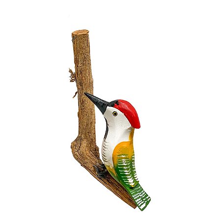 ESCULTURA DECOR PASSARO PICA PAU VERDE NO GALHO EM MADEIRA