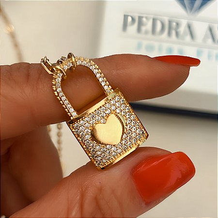 Colar Coração Cravejado com Zircônias Banhado a Ouro 18k