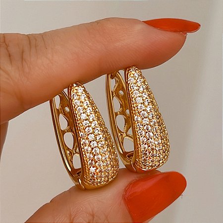 Brinco de Argola Oval e Zircônias Lidy Banhado a Ouro 18k