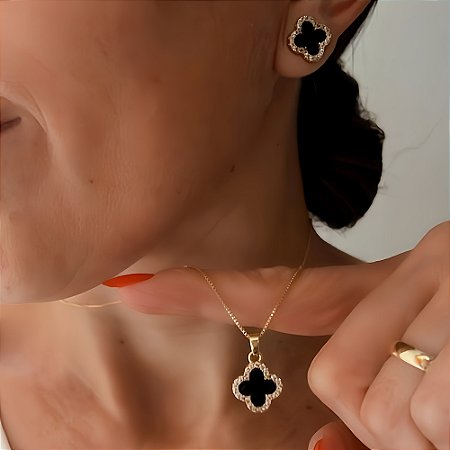 Conjunto Colar e Brinco Trevo Preto e Zirc. Banhado a Ouro 18k