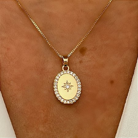 Colar Luxo Oval Stella Detalhes em Cristais Banhado a Ouro 18k