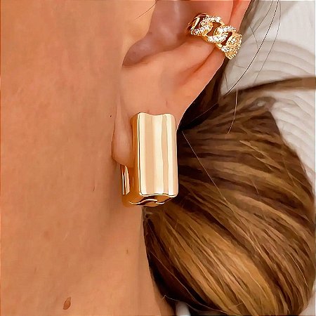 Brinco de Argola Lisa Quadrada Minimal Moriath Banhado a Ouro 18k