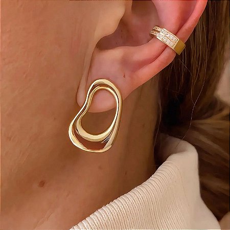 Brinco Orgânico Vazado Core Banhado a Ouro 18k