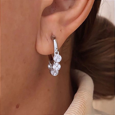 Brinco de Argolinha Pingente com Zircônias Rise Ródio Branco