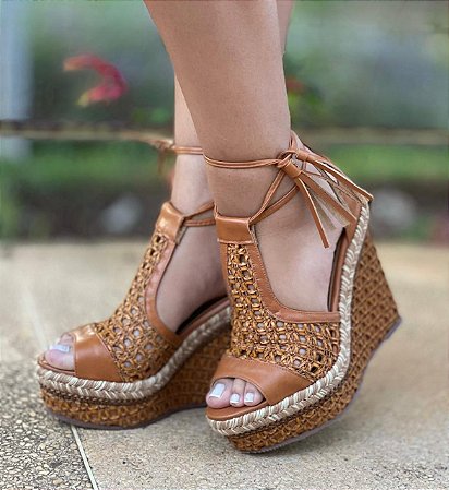 SANDÁLIA ANABELA EM COURO AMARRAÇÃO CARAMELO CALCANHAR FECHADO - Sandálias,  Anabelas, tamancos, rasteiras, botas e muito mais na Jess Calçados