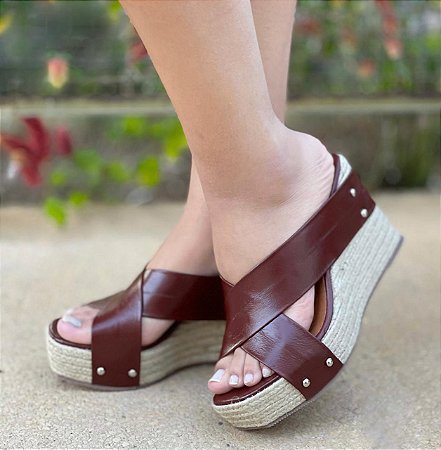 TAMANCO EM COURO MARSALA X - Sandálias, Anabelas, tamancos, rasteiras,  botas e muito mais na Jess Calçados