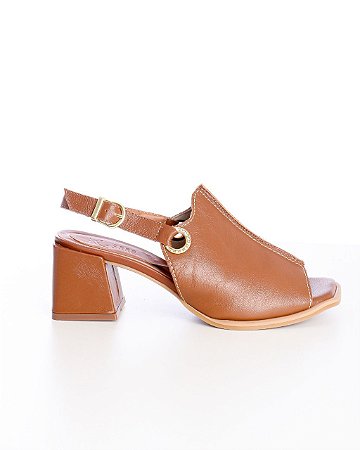 Sandália Salto Bloco em Couro Caramelo Detalhe em Fivela