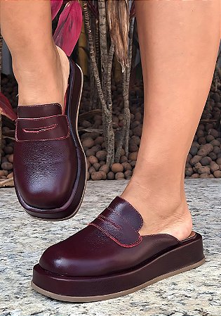 Mule Flatform Lorena em Couro Rubi