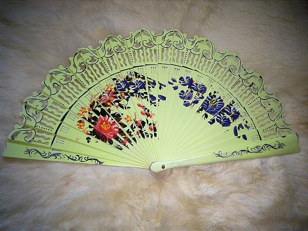 Leque Espanhol Vazado Amarelo B