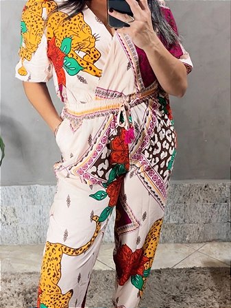 Macacão onça floral