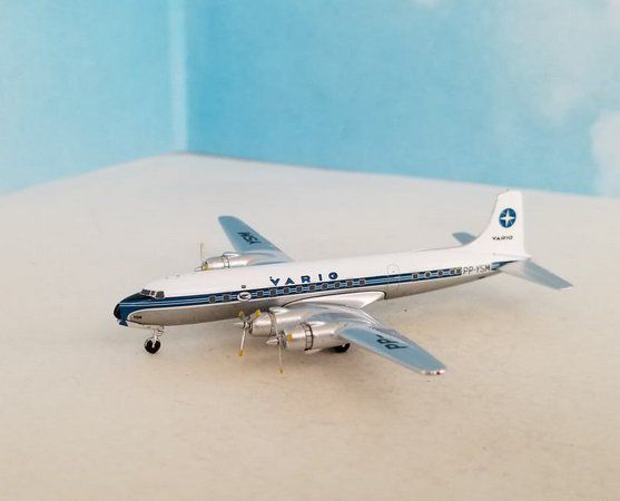 Miniatura Avião - Douglas DC-6 - Varig - 1:400 - Aeroclassics