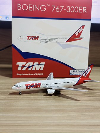 Miniatura Avião - Boeing 767-300 - TAM - 1:400 - Phoenix