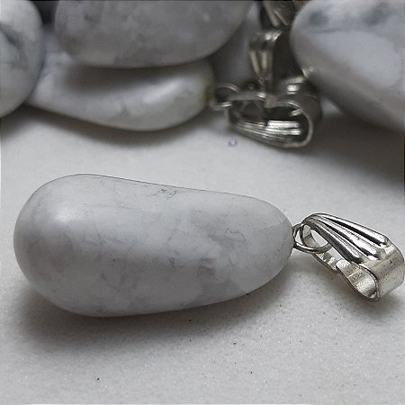 PINGENTE HOWLITA BRANCA