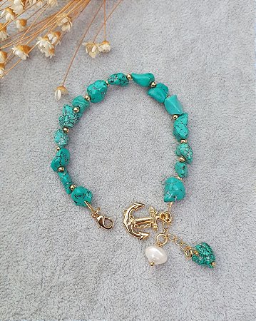 Pulseira de Howlita Turquesa Natural com Pingente Folheado a Ouro 18k