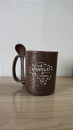 Pré venda - Caneca de Coco Estampa Brasil Consciente