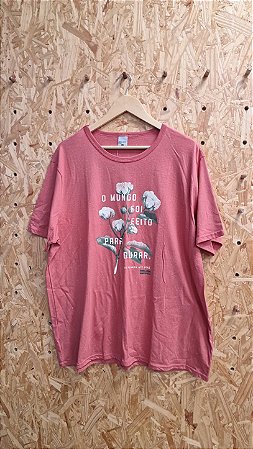 Camiseta Algodão com Estampa sobre Sustentabilidade