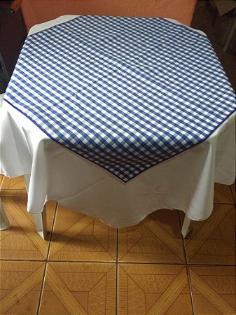 Locação de kit  com Toalha Branca 1.40m + Cobre Mancha xadrez Azul 70x70cm