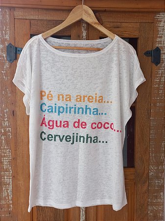 Camiseta Pé na areia, a caipirinha, água de coco, a cervejinha  - T-shirt