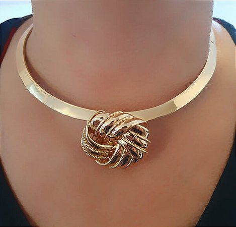 Choker Aro Liso Quadrado com Pingente Entrelaçado