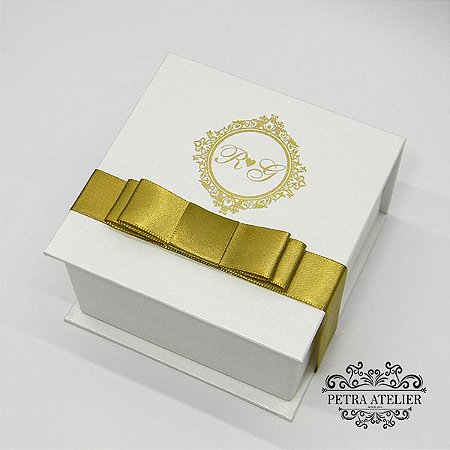 Caixa pérola com dourado de padrinhos - tam:10,5x10,5x6cm