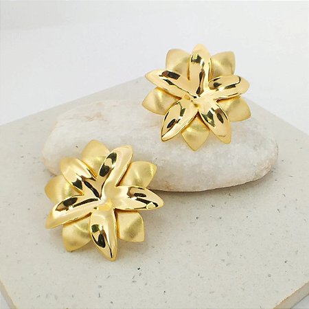 Brinco de Flor Banhado a Ouro 18k