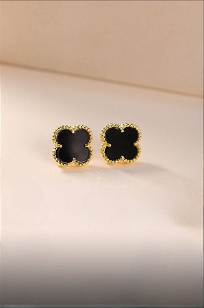 Brinco Trevo Preto Clássico Banhado a Ouro 18k