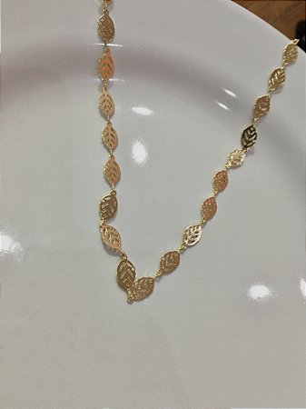 COLAR LONGO CORRENTE FOLHAS VAZADAS