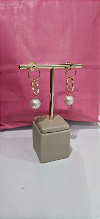 Brinco Círculos Vazados com Pérola