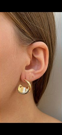 Brinco meia argola 18k