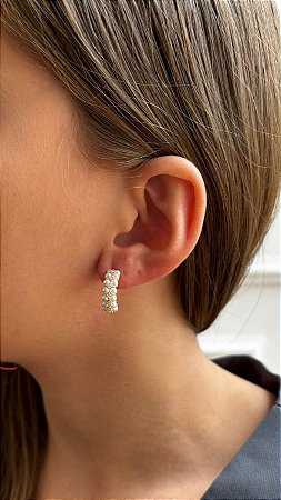 Brinco meia argola perolada zircônia color