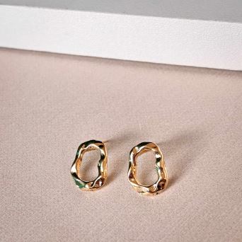 Brinco Oval Orgânico Vazado Banhado Ouro