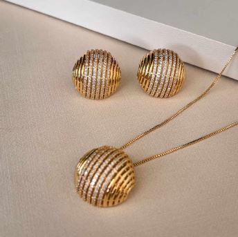 Conjunto Meia Esfera Fios Lisos e Cravejados